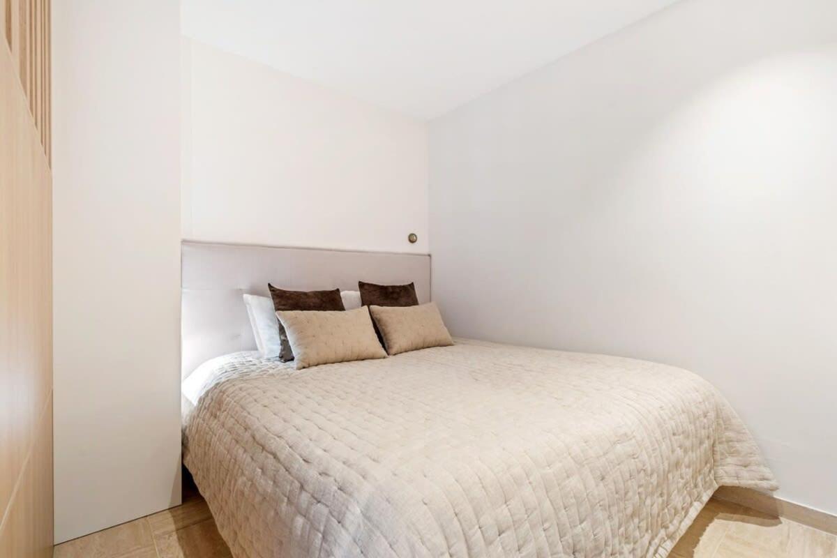 Modern Studio With King Bed, Walk To Attractions Luxembourg Extérieur photo