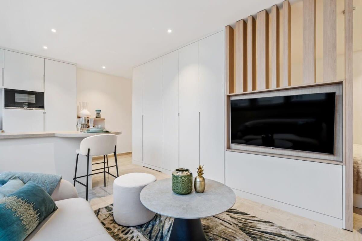 Modern Studio With King Bed, Walk To Attractions Luxembourg Extérieur photo