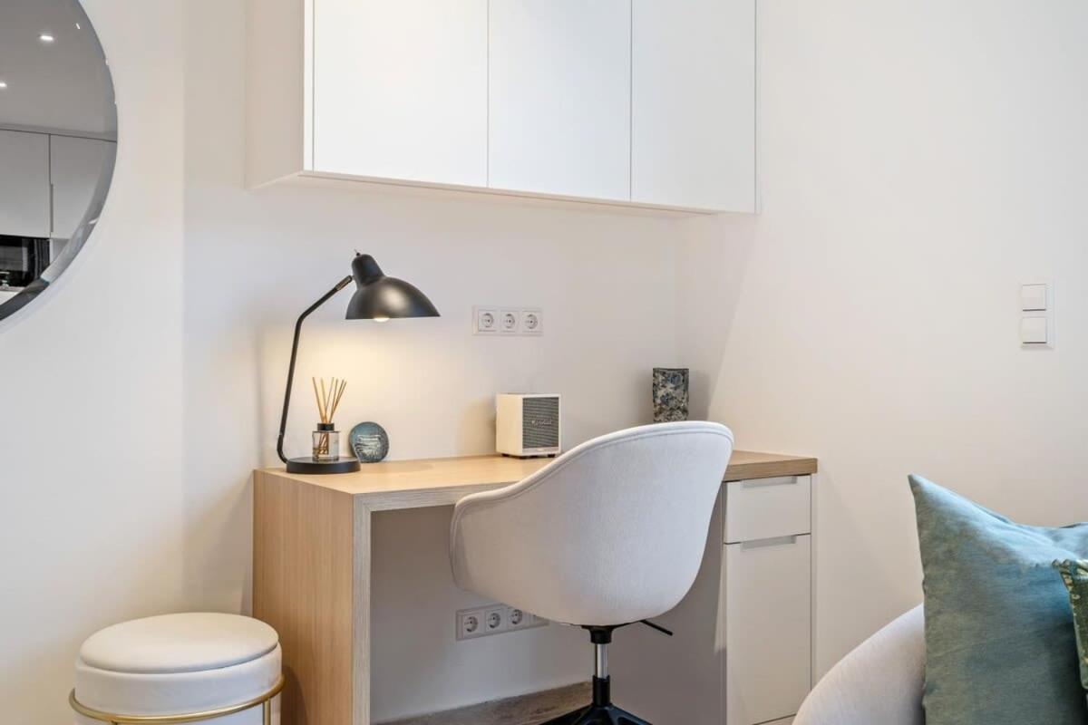 Modern Studio With King Bed, Walk To Attractions Luxembourg Extérieur photo