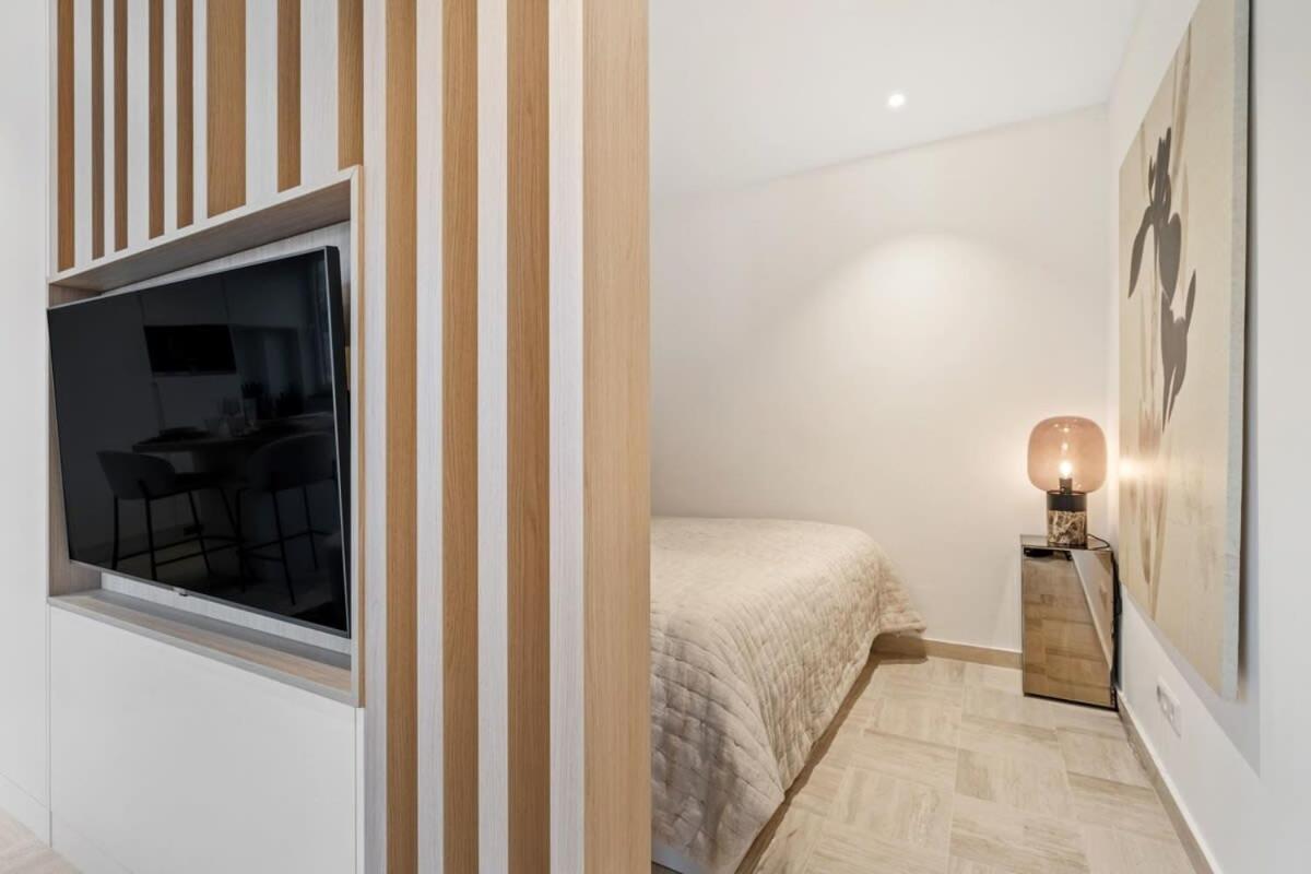 Modern Studio With King Bed, Walk To Attractions Luxembourg Extérieur photo